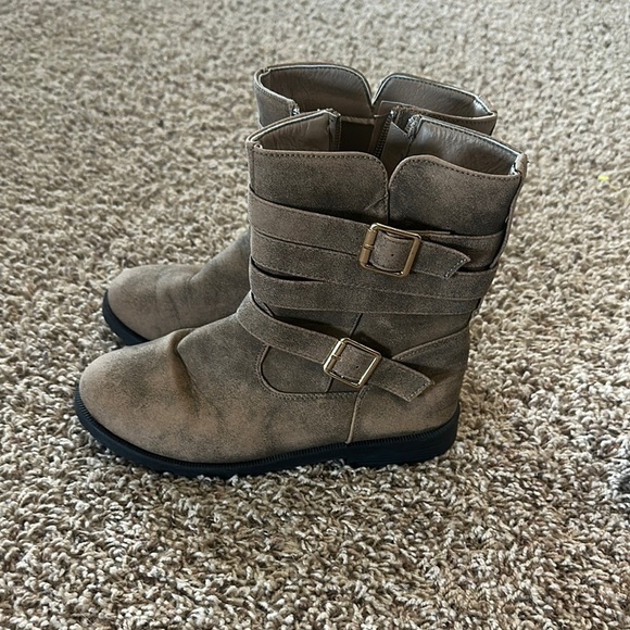 NWOT Kids Tan Boots size 4 - Picture 3 of 6